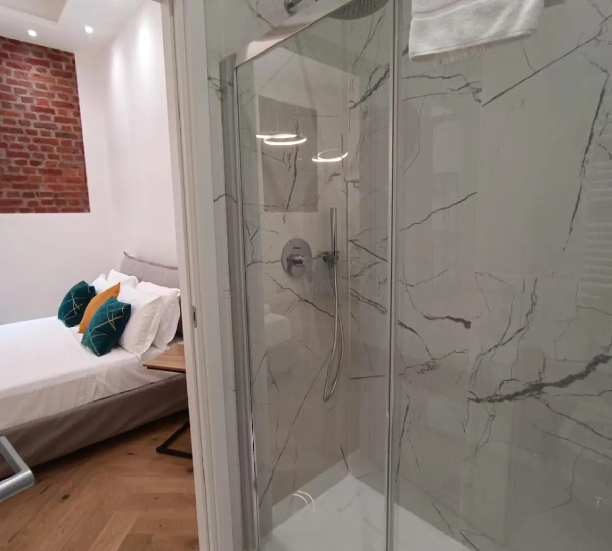 Be-C0 Centrale New Double Suite Milano 0*,  Italia